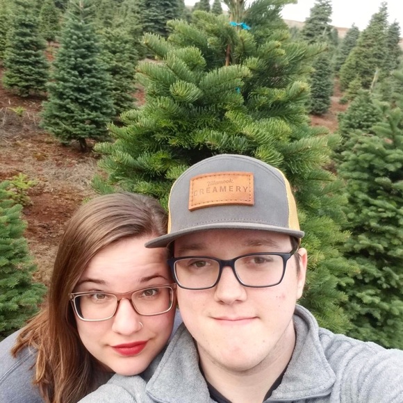 Meet the Posher! Mikaela J 💙 - Picture 3 of 5